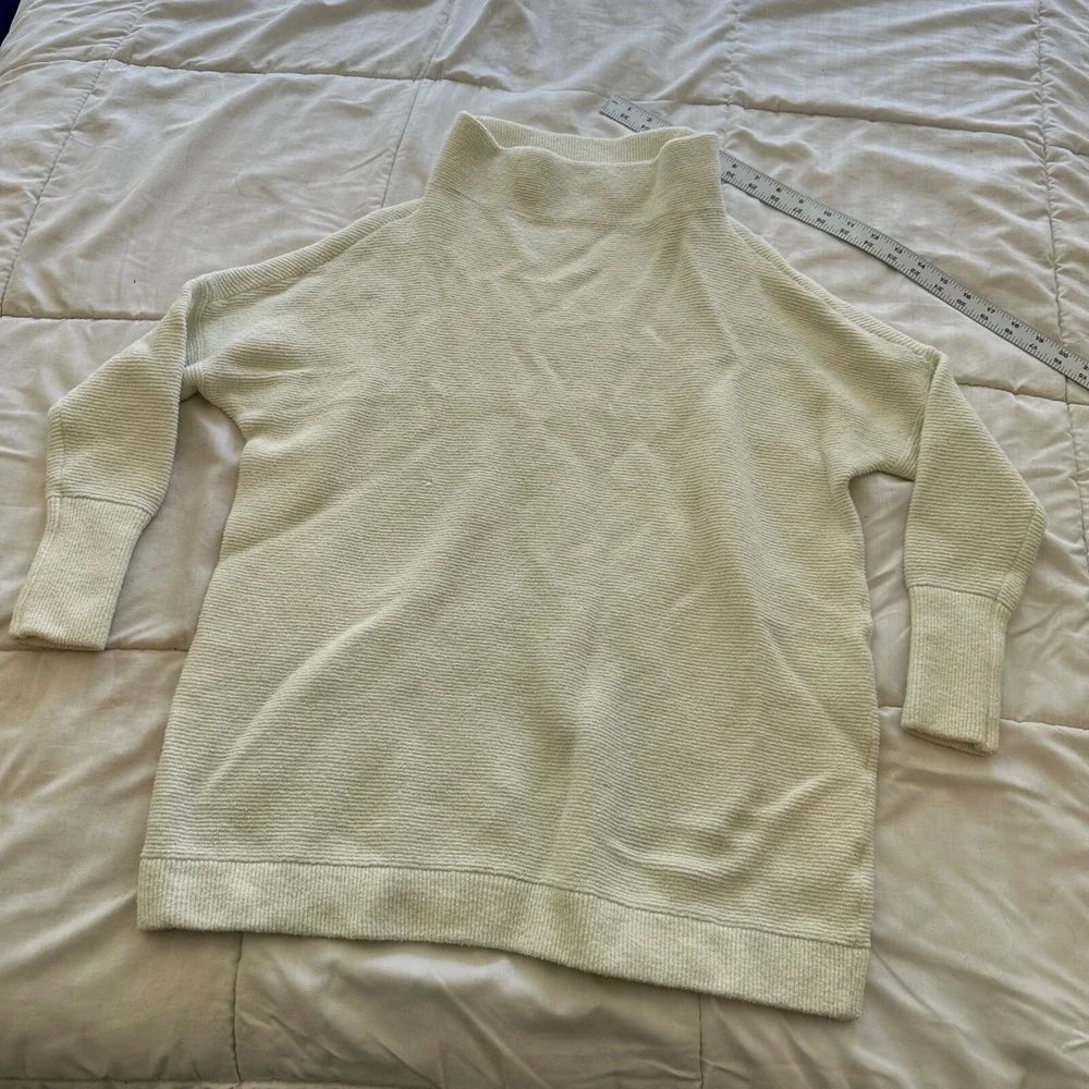 Free People‎ White Knit Oversized Turtleneck Sweater Size XS short sleeves